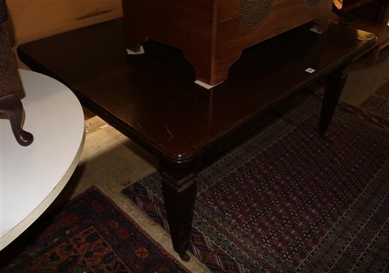 Victorian walnut dining table (additional leaves)(-)